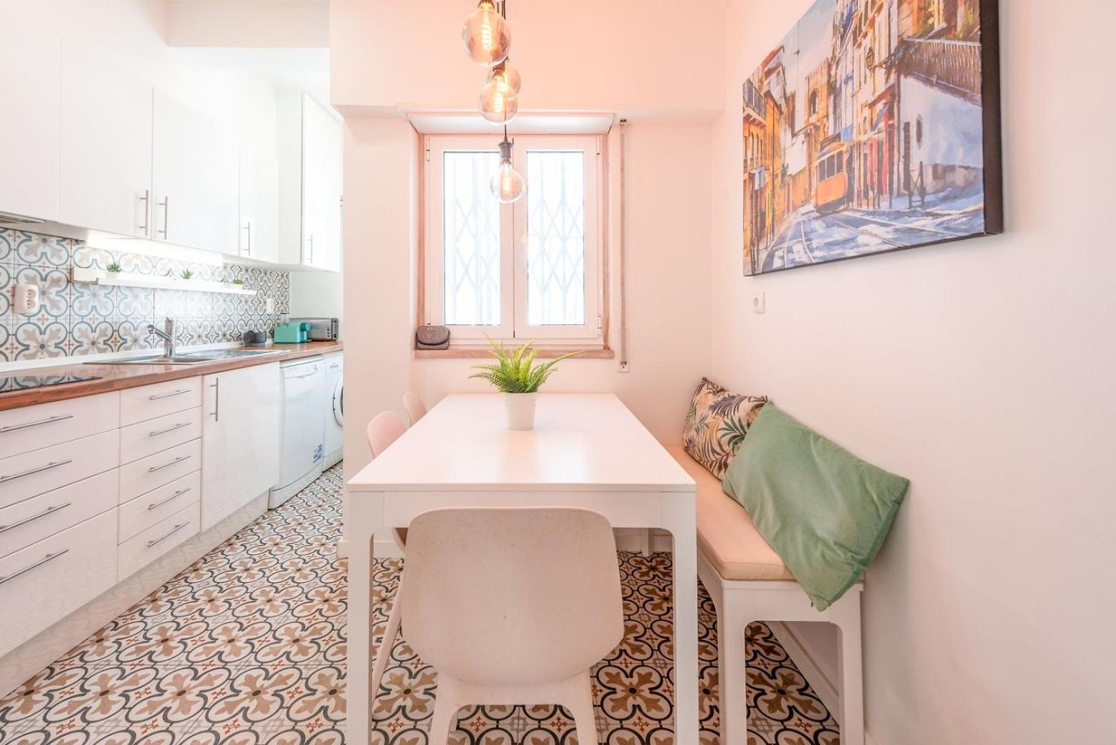 Guestready - Vibrant 2Br Apartment Lisbon Luaran gambar